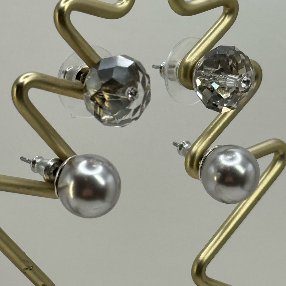 Faux pearl and crystal neutral Earring set